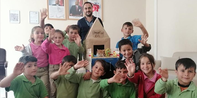 Sokağa terkedilen 'Limon' okulun maskotu oldu