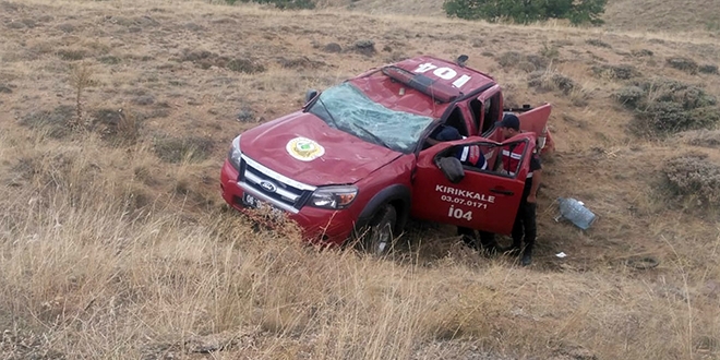 OGM'ye ait kamyonet kaza yaptı: 2 personel yaralı