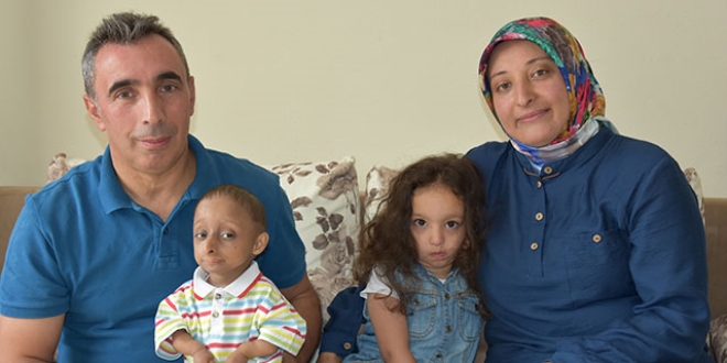 14 yaşındaki İlker, 4 kilo ağırlığında, 65 cm boyunda