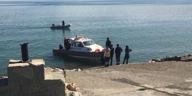 Van Gölü'ne düşen mülteciyi polis kurtardı