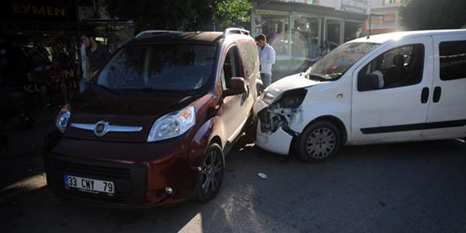 Trafik uygulama noktasındaki kazada bir polis memuru yaralandı