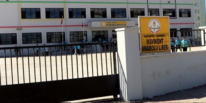 Uzaklaştırma cezası alan öğrenci müdürü bıçakladı