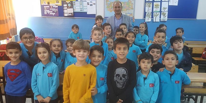 Deprem olurken öğrenciler için sınıflara koştular