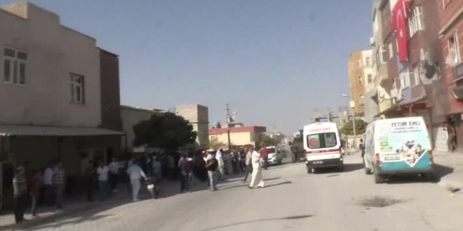 Teröristler yine Suruç ve Akçakale'de sivillere saldırdı
