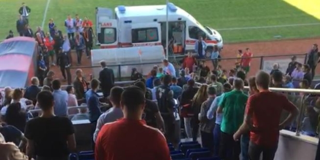 Kalp krizi geçiren taraftarı, tribündeki doktor kurtardı