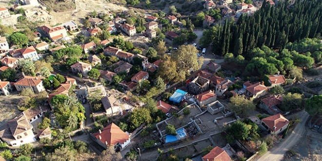 Sit alanı Adatepe'deki yapılar yenileniyor
