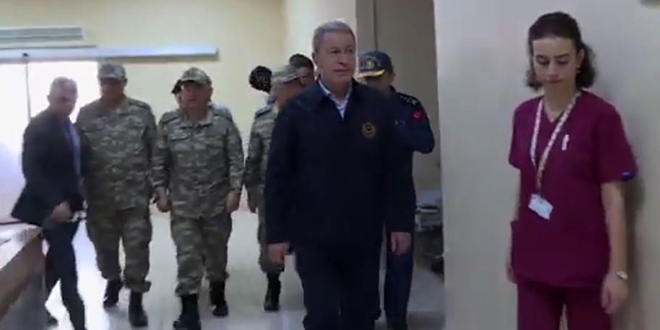Bakanı Akar'dan yaralı askerlere ziyaret