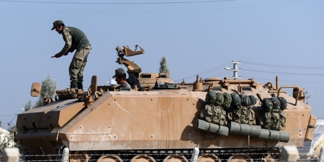 Türk tankları Telabyad'a girmek için bekliyor