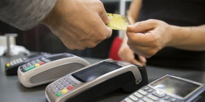 Habersiz kredi kartı çıkaran banka için tazminat kararı