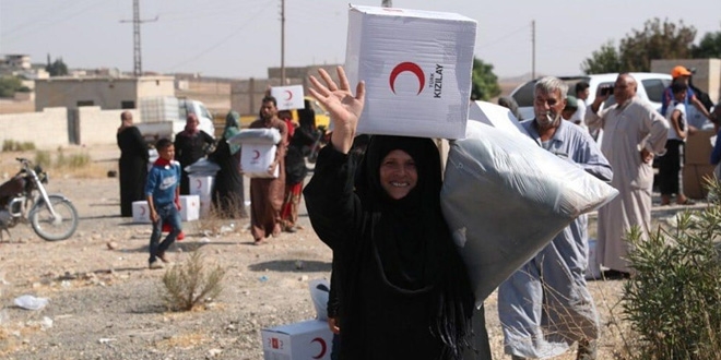 Türk Kızılayı, Tel Abyad'da yardım dağıtmaya başladı