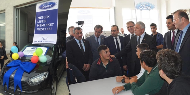 Çorlu'da teknik lise öğrencilerine sıfır araç hibe edildi