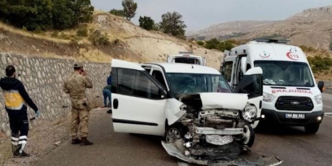 Malatya'da askeri araç kaza yaptı: 3'ü asker 5 yaralı