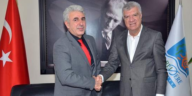 CHP'li belediye başkanı koltuğunu AK Parti'li üyeye emanet etti