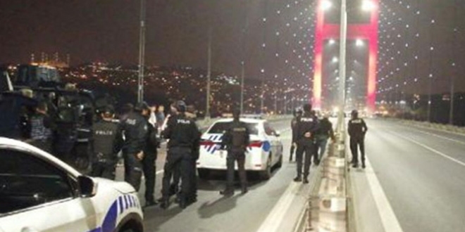 Köprü trafiğini silahla durduran kişi tutuklandı