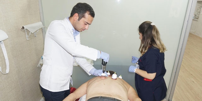 Devlet Hastanesi'ndeki 'hacamat' tedavisine yoğun ilgi