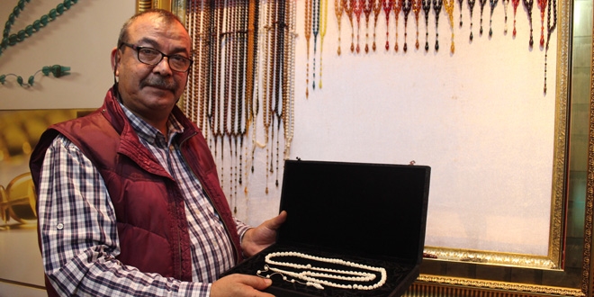 Elleri ile üretiyor...Korumak için bankadan kasa kiraladı