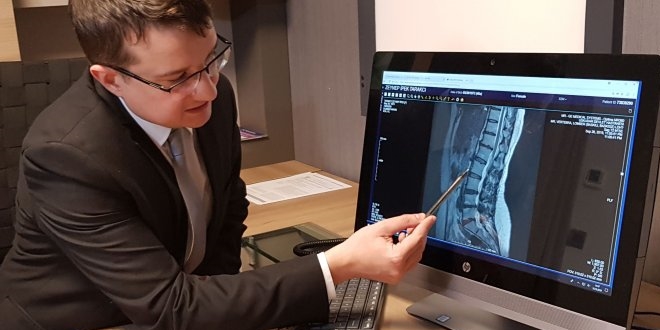 Türk doktorlar ispatladı! Omurgayı yıpratıyor