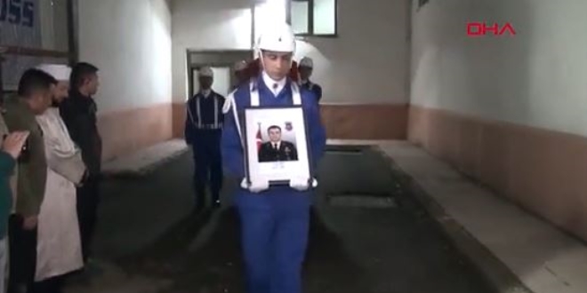 Ağrı'da bir asker silahından çıkan kurşunla şehit oldu