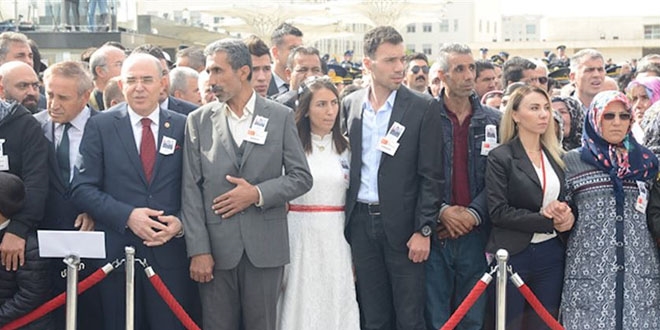 Uzman Çavuş Umut Coşkun'u nişanlısı gelinlikle uğurladı