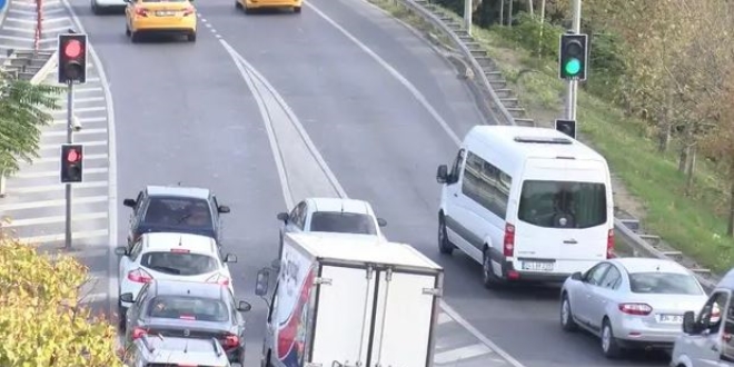 Sürücüleri şaşkına çeviren 3 saniyeli trafik ışığı