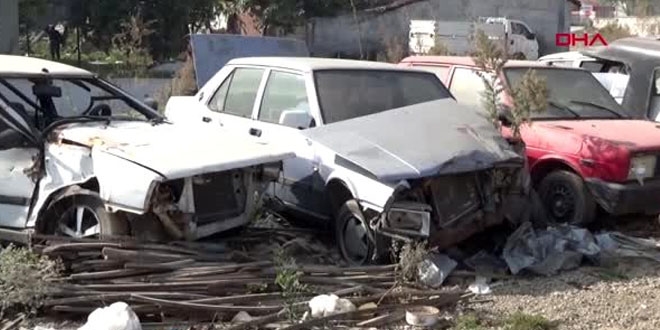 Yediemin otoparklarındaki sahipsiz araçlar, otoparkçıları da isyan ettirdi