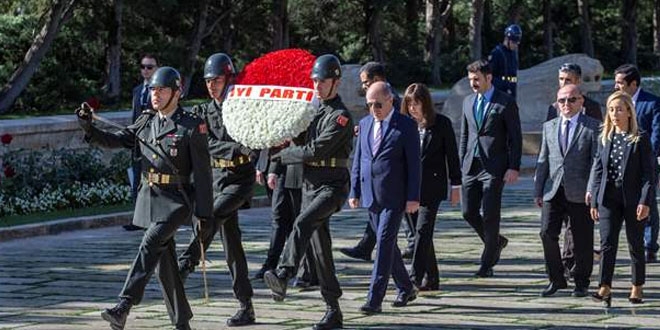 Y Parti ikinci kurulu yln kutluyor