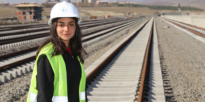 Bakü-Tiflis-Kars Demir Yoluna kadın eli değdi
