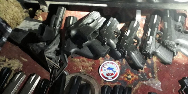 Şüphe üzerine durduruldu, bagajından cephanelik çıktı
