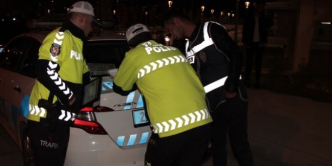 Denetim için durdurulan araçtan radar takip cihazı çıktı