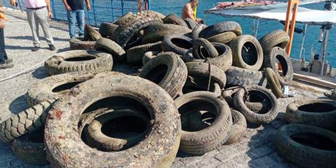Denizden bir kamyon dolusu otomobil lastiği çıktı