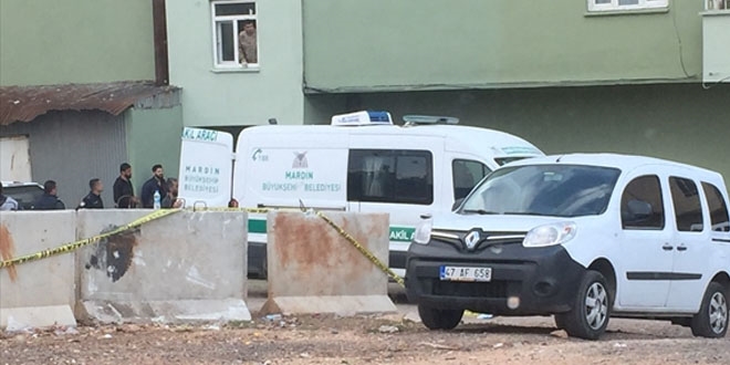Polis memuru, polis eşini ve kayınvalidesini silahla öldürdü