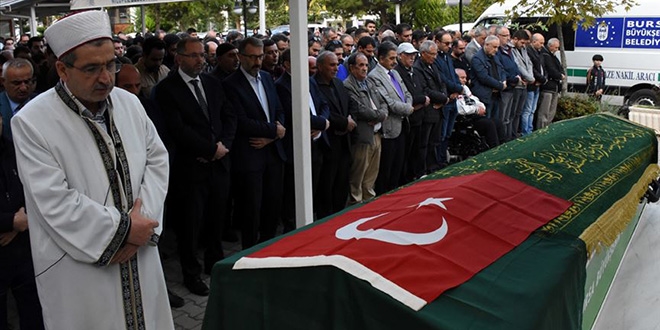 Bakan Yardımcısı Dursun'un asistanı toprağa verildi