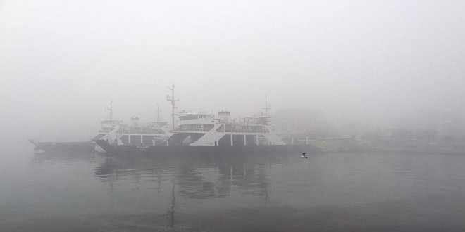 Çanakkale Boğazı'nda gemi trafiğine sis engeli