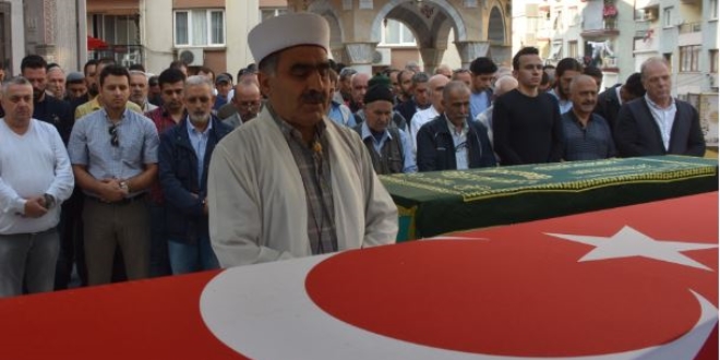 Eşi tarafından öldürülen polis ve annesi toprağa verildi