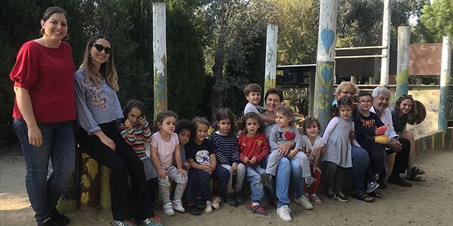 Alman eğitimci minik öğrencileri hayata hazırlıyor