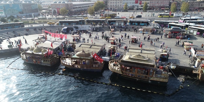 Eminönü'nde İBB şirketi BELTUR eliyle balık- ekmek