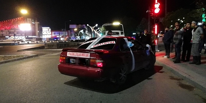 Gelin arabasını polisin üzerine süren sürücü gözaltında