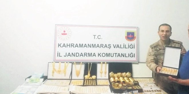 Yol kesip 13 kilo altınla kaçtılar