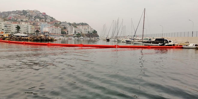 Marmara'da kirlilik alarmı...Liman trafiğe kapatıldı