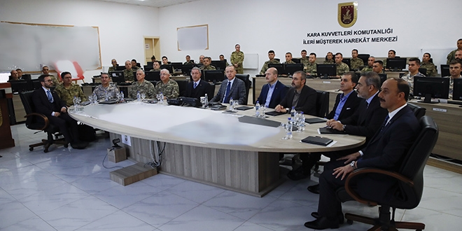 Erdoğan, İleri Müşterek Harekat Merkezi'ni ziyaret etti
