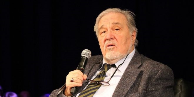 İlber Ortaylı: Eğitimi özel şirkete vermeyelim