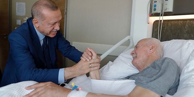Erdoğan, hastanedeki eski Adalet Bakanı Kazan'ı ziyaret etti