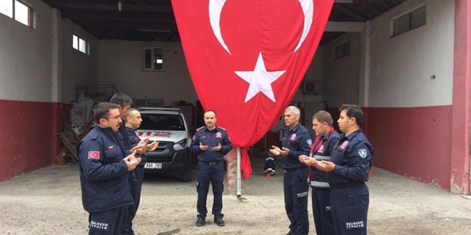 İtfaiyecilerden güne 'dua'lı başlangıç