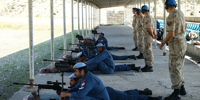 Katar polisi 'Bora-12' ile hedefi 12'den vuruyor