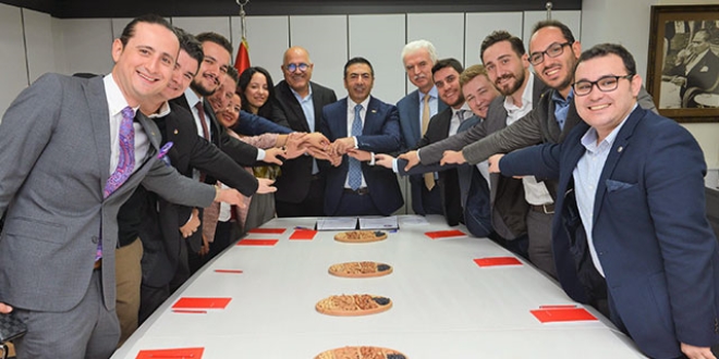 İmzalar atıldı! Anadolu'da ilk Facebook istasyonu