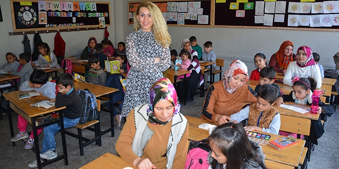 Veliler de çocukların eğitim sürecinde aktif rol alıyor