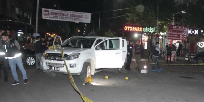 Aracın çarptığı mahalle bekçisi ağır yaralandı