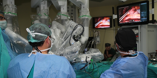 Kalbi delik hasta robotik cerrahiyle şifa buldu