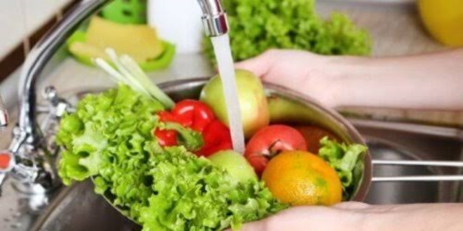 Meyve ve sebzeleri hangi yöntemle yıkamalıyız?