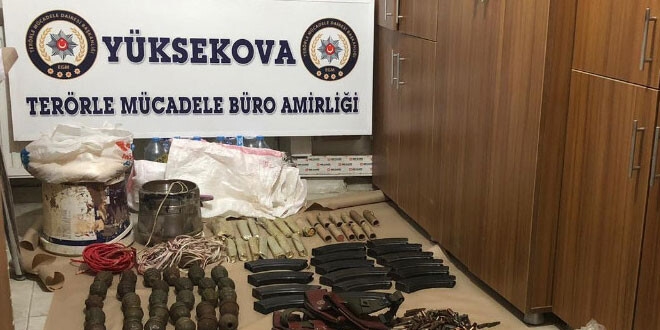 Hakkari'de operasyon: Silah, patlayıcı ve mühimmat ele geçirildi